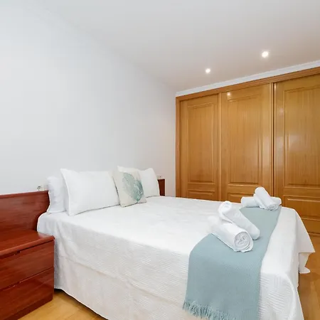 Puerta Al Encanto, Descubre Tuy By